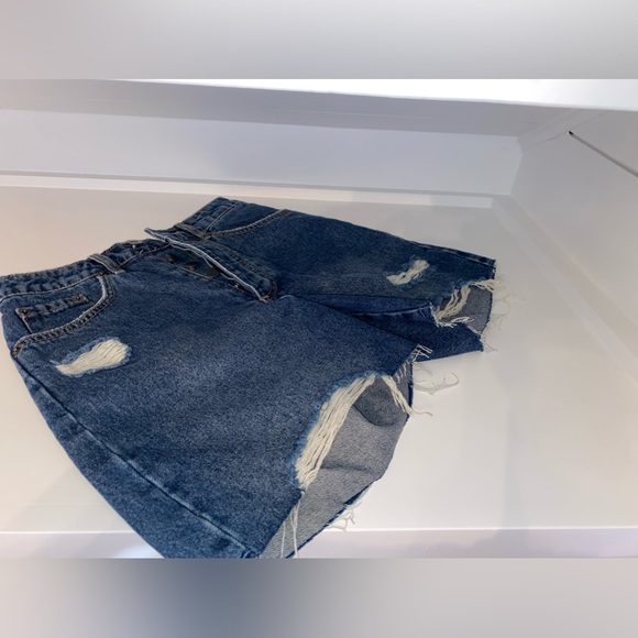 Revolve | Amuse Society - Bella Denim Short in Worn in Indigo - Size 25 - Picture 3 of 5